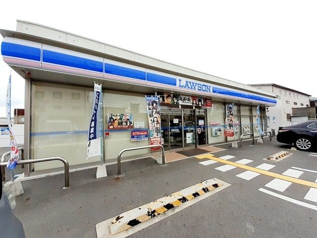 コンビニ　ローソン三木府内町店（コンビニ）まで572m