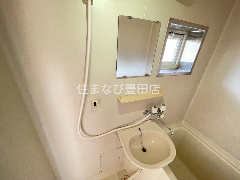洗面設備　別室同型写真