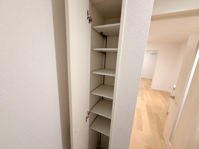 収納　玄関にはコンパクトなシューズボックスもあります。