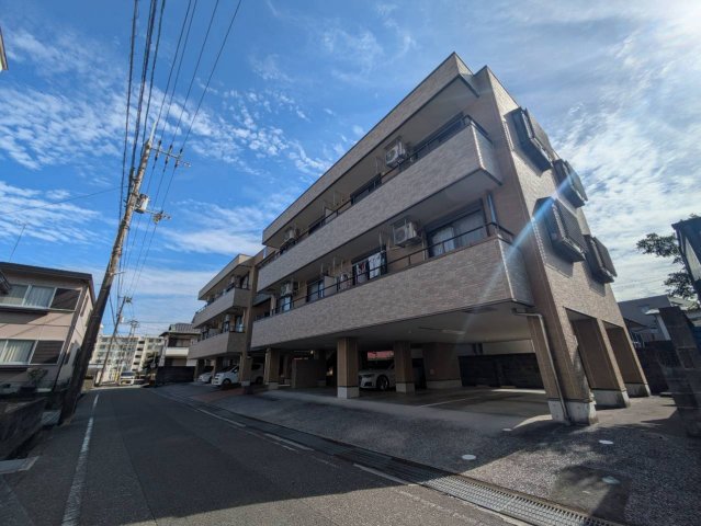 建物外観　2026年9月撮影。現況が相違する場合は現況を優先致します。