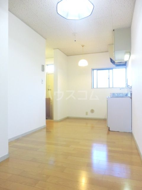 ハニーハイツ松野の居間写真