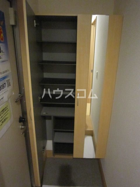 東京メトロ東西線 妙典駅 徒歩10分 3階建 築15年の玄関写真