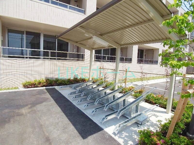 京成本線 東中山駅 徒歩1分 3階建 築13年の外観写真
