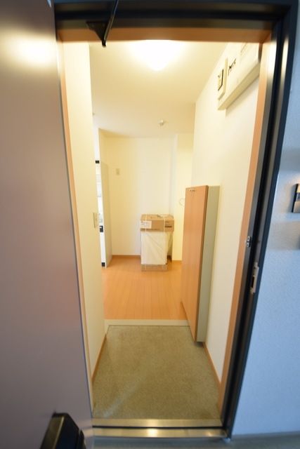 ＪＲ南武線 矢川駅 徒歩3分 3階建 築22年の玄関写真