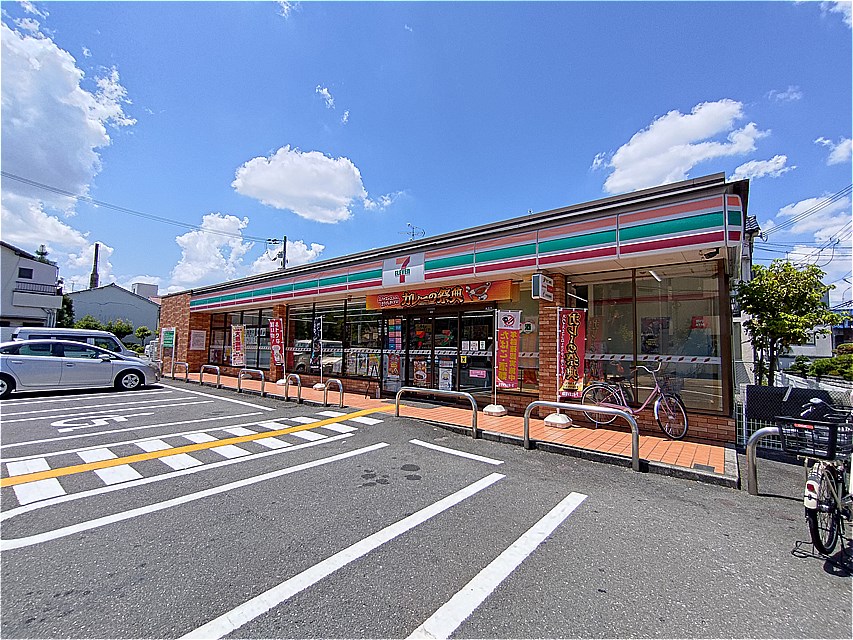 コンビニ　セブンイレブン四條畷塚脇町店（コンビニ）まで773m