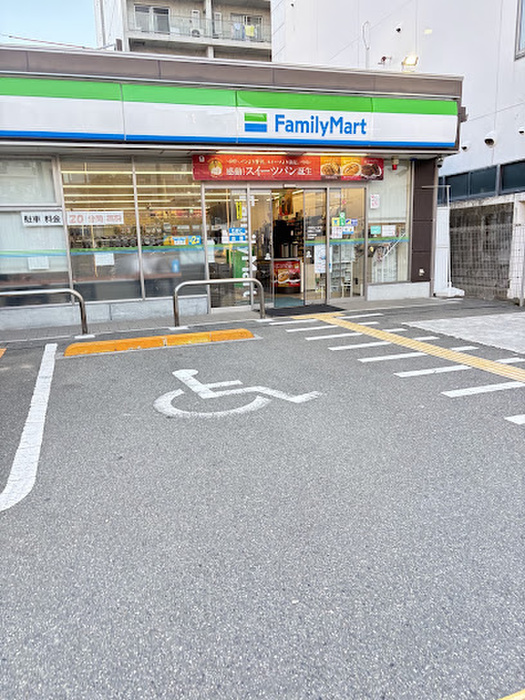 コンビニ　ファミリーマート 新町二丁目店（コンビニ）まで300m