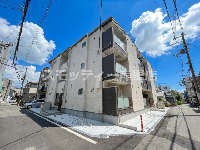 建物外観　オートロック・宅配BOX付き