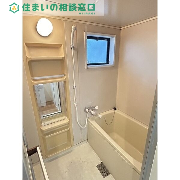 ＪＲ東海道本線 岡崎駅 徒歩15分 2階建 築41年の風呂写真