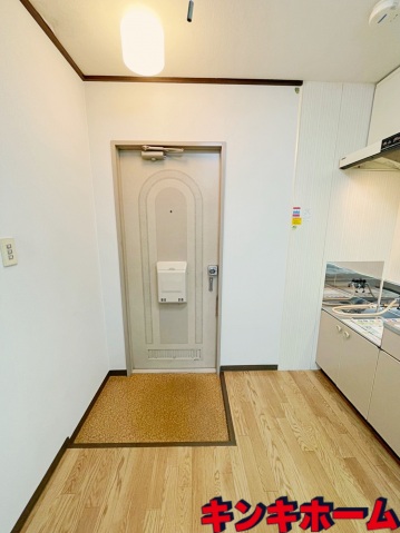 玄関　写真は別のお部屋のものでございます。