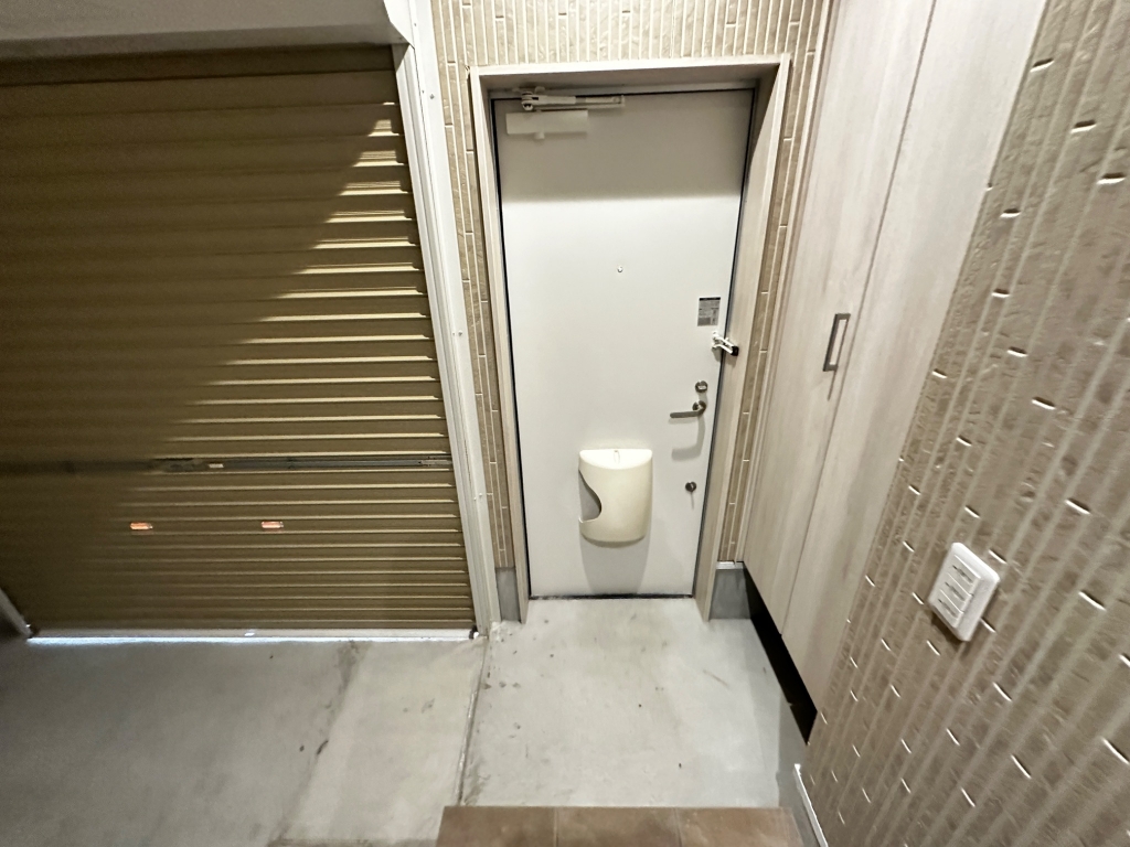 ＪＲ山陽本線 塩屋駅 徒歩6分 2階建 築8年の玄関写真