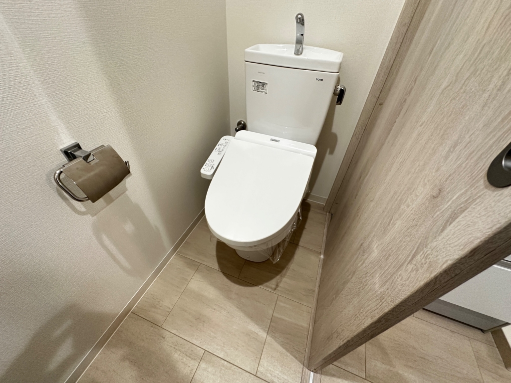 ＪＲ山陽本線 塩屋駅 徒歩6分 2階建 築8年のトイレ写真