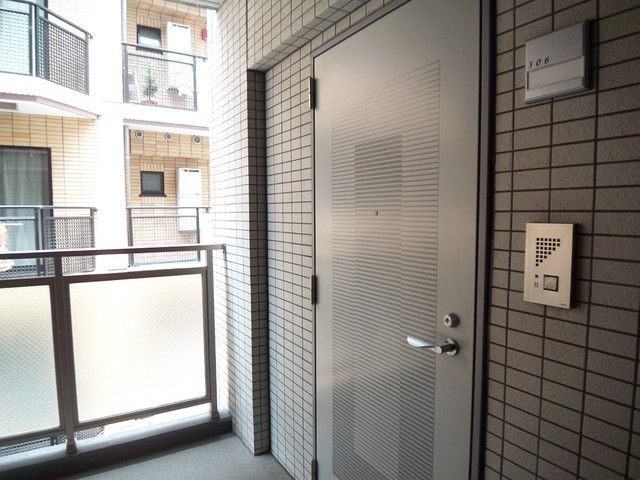ステージファースト池尻大橋の玄関写真