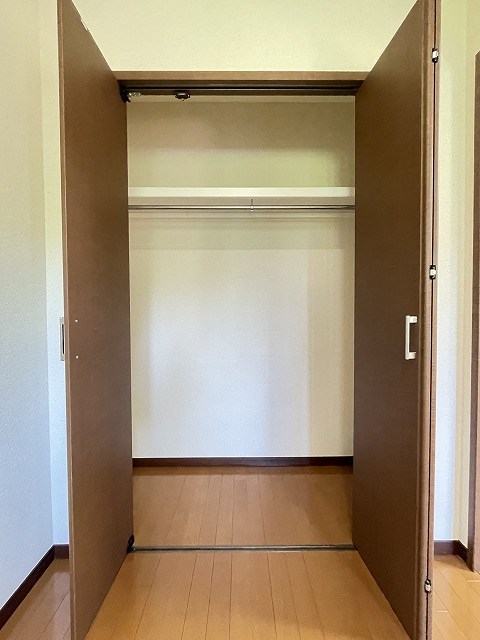 収納　洋室3.4帖のお部屋にあるクローゼットです！☆大切なお洋服も
