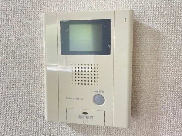 セキュリティ　防犯対策に有効なカメラ付きインターホン！突然の来客にもバッチ