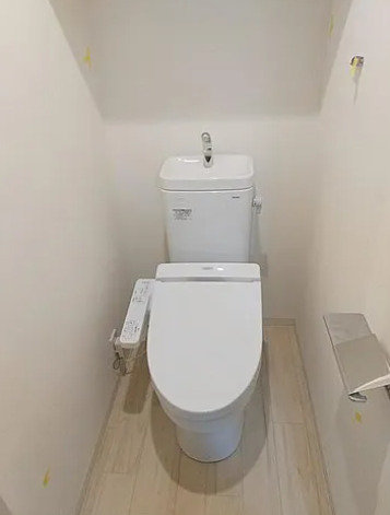 トイレ　別タイプ部屋　参考写真です