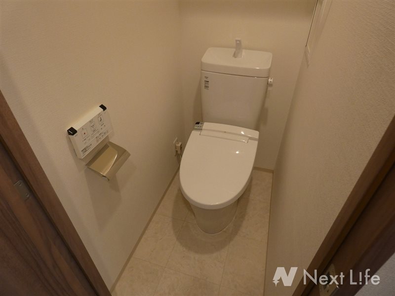 ブルーライン 伊勢佐木長者町駅 徒歩8分 11階建 築5年のトイレ写真