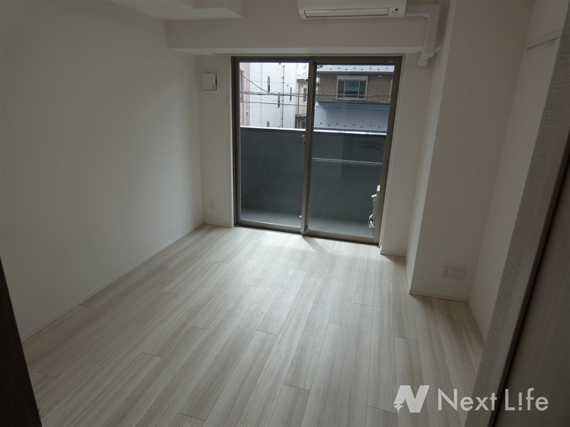 ブルーライン 伊勢佐木長者町駅 徒歩8分 11階建 築5年の居間写真
