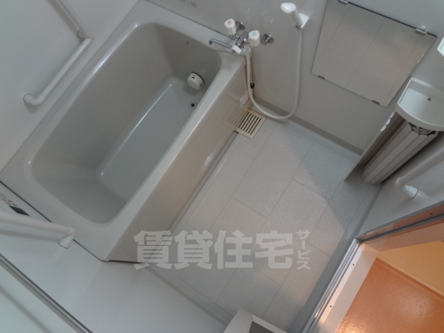 地下鉄東西線 椥辻駅 徒歩7分 4階建 築23年の風呂写真
