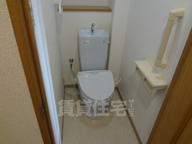 地下鉄東西線 椥辻駅 徒歩7分 4階建 築23年のトイレ写真