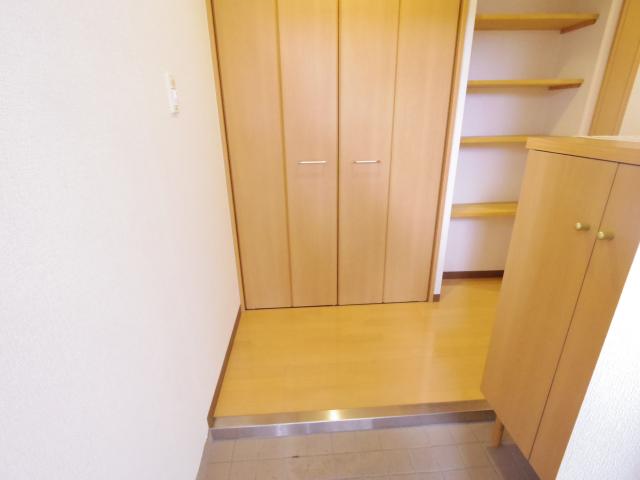 アイリスハイツ8号館の玄関写真