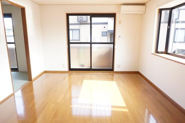 ロッソイズミEの居間写真