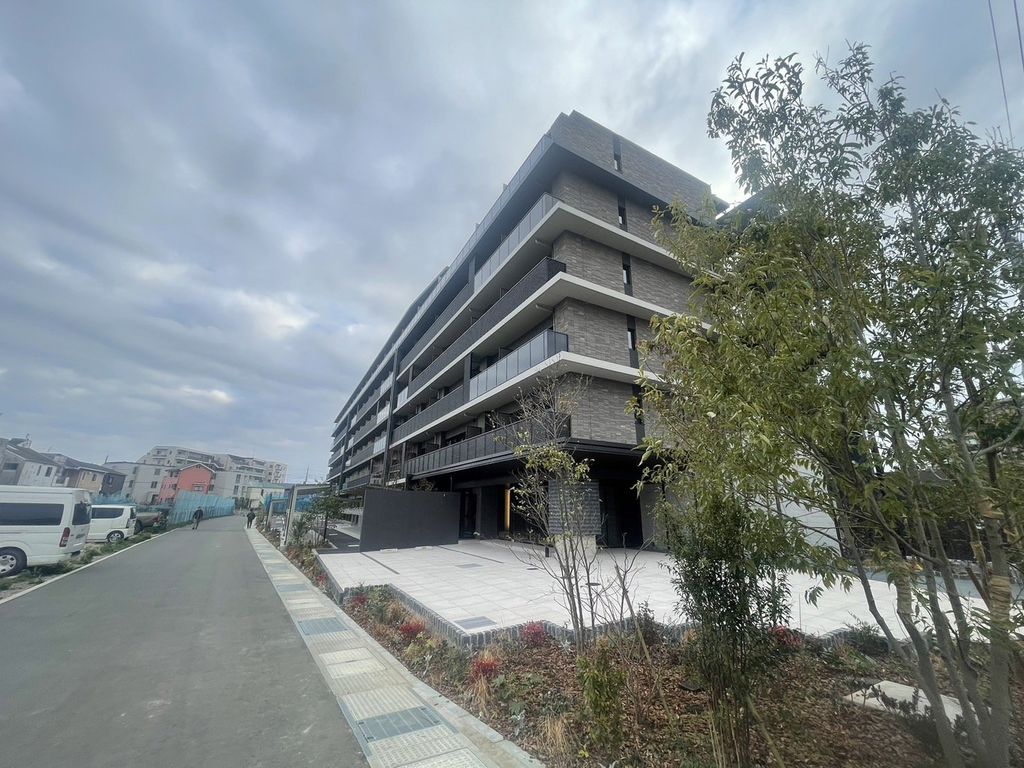 建物外観　駐車場