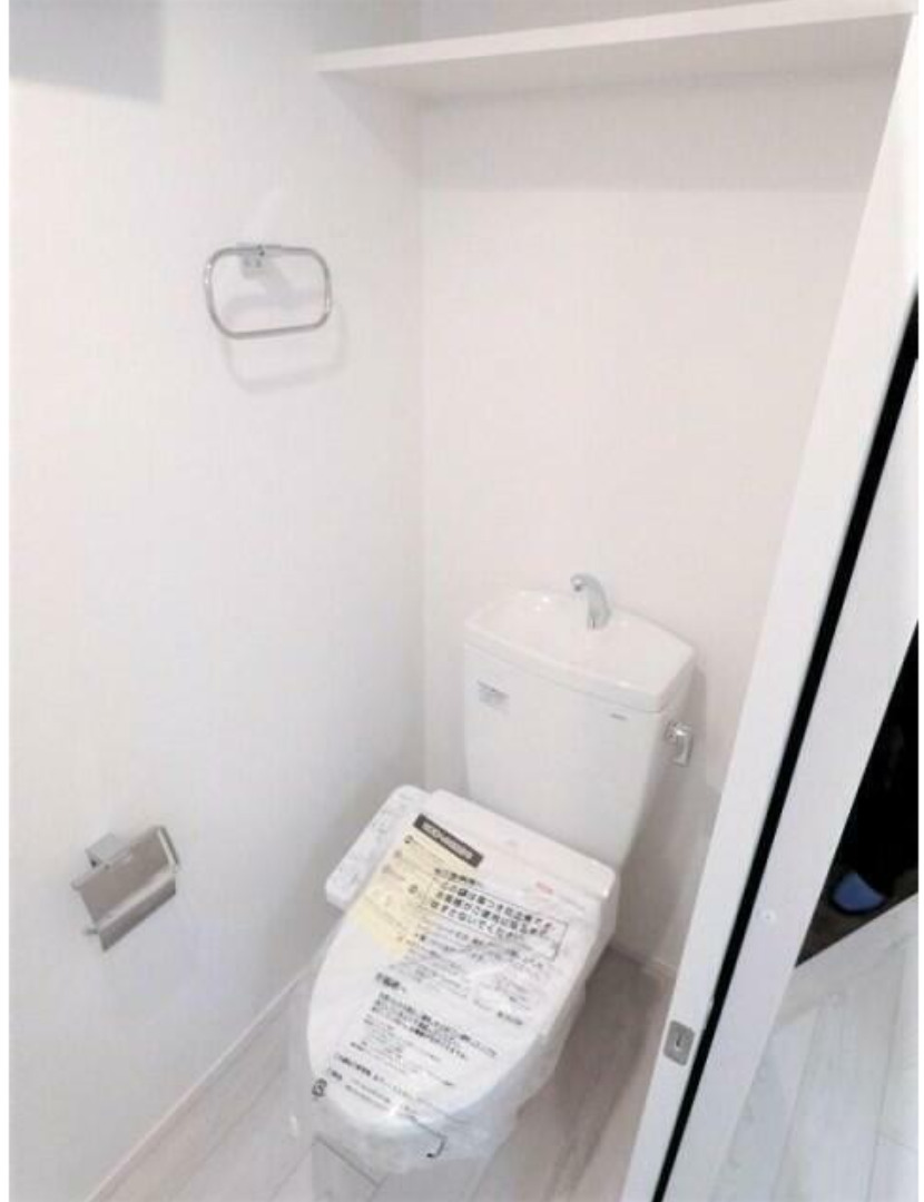 京急本線 大森町駅 徒歩2分 4階建 築4年のトイレ写真