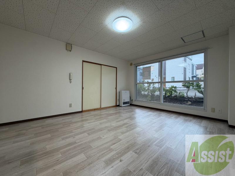 居室・リビング　広くてキレイなお部屋が広がっていて、充実した生活が送れそう。