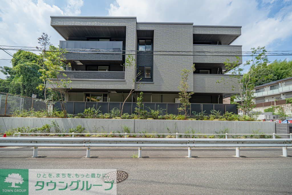 建物外観　駐車場