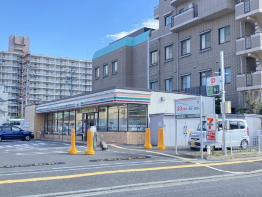 コンビニ　セブンイレブン 泉佐野羽倉崎駅前店（コンビニ）まで165m