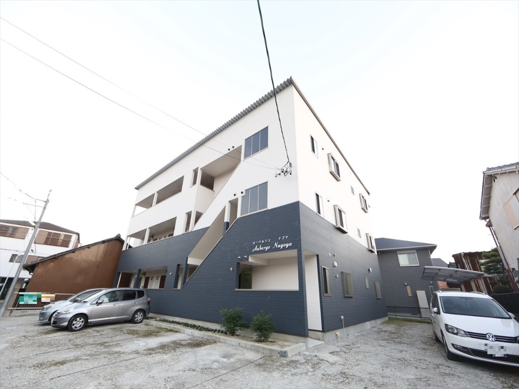 建物外観　外観　屋根付き駐輪場有り　集合ポスト　防犯カメラ