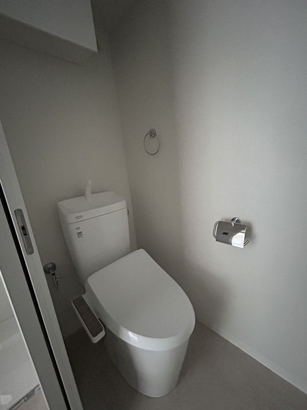 トイレ　別タイプ部屋　参考写真です
