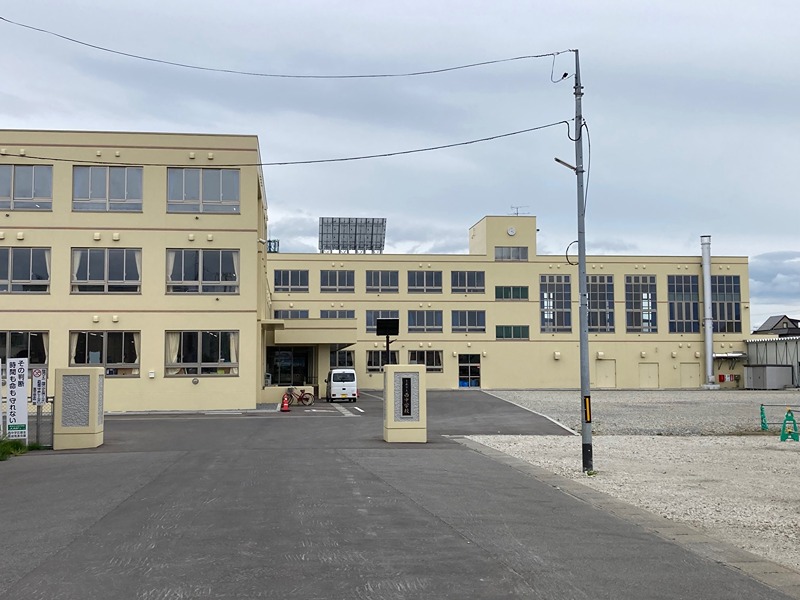 中学校　青森市立西中学校（中学校）まで933m