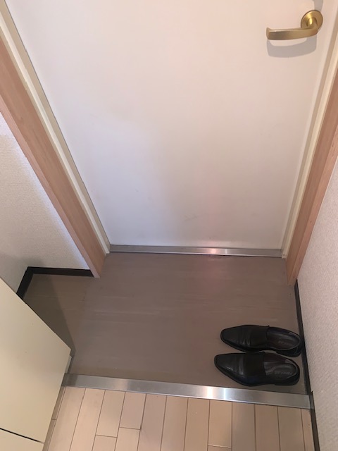 地下鉄御堂筋線 あびこ駅 徒歩9分 6階建 築17年の玄関写真