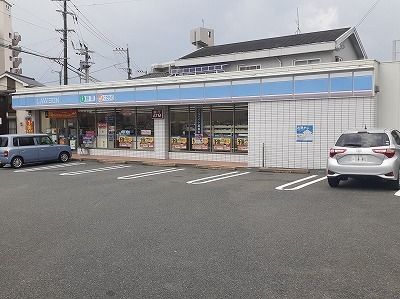 コンビニ　ローソン久留米国分店（コンビニ）まで740m