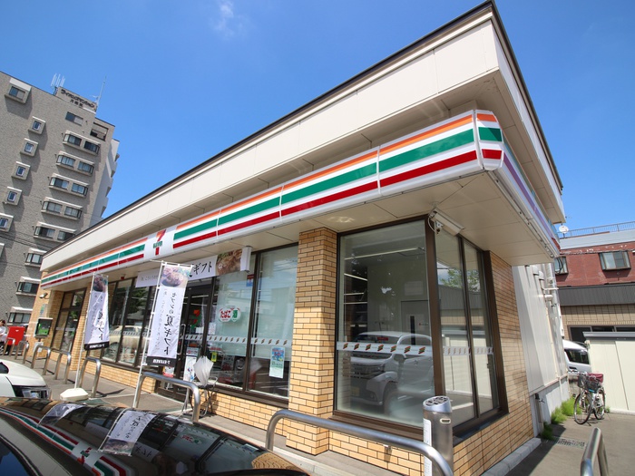 コンビニ　セブンイレブン（コンビニ）まで340m