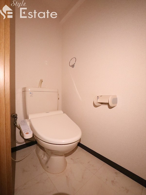 地下鉄東山線 本陣駅 徒歩9分 6階建 築23年のトイレ写真