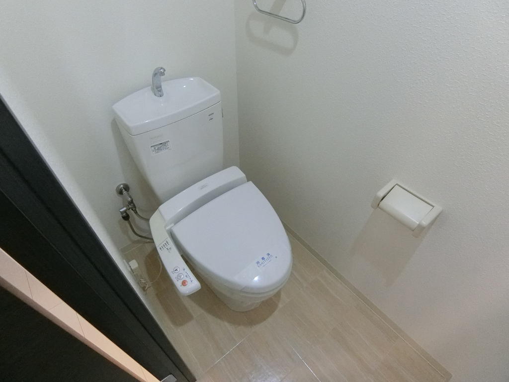 トイレ　洗浄便座付です