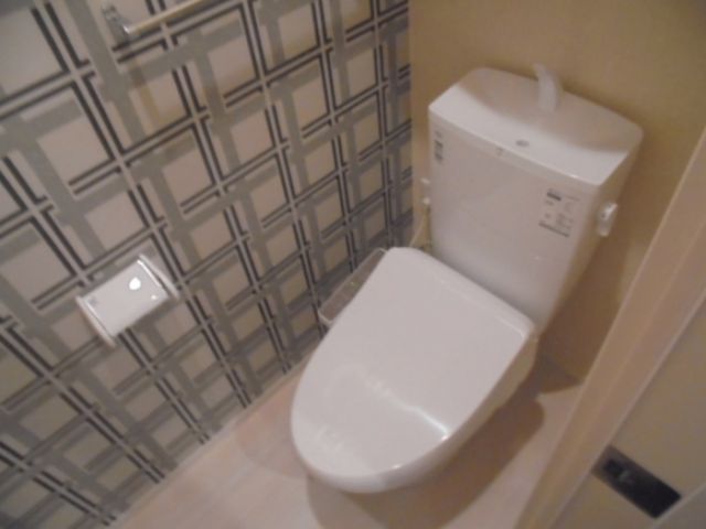 ＪＲ八戸線 本八戸駅 徒歩8分 3階建 築4年のトイレ写真