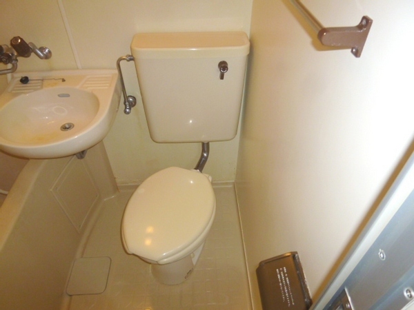 トイレ　浴室内にトイレがあります♪