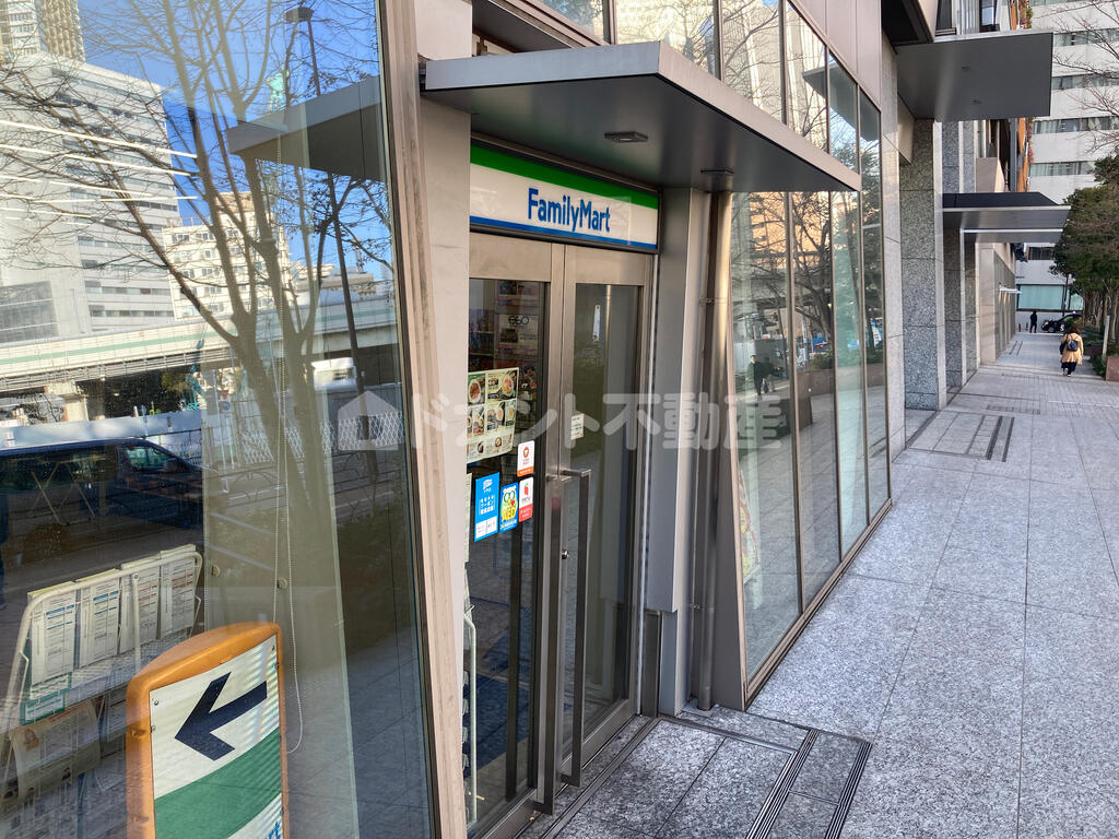 コンビニ　ファミリーマートとしまエコミューゼタウン店（コンビニ）まで490m
