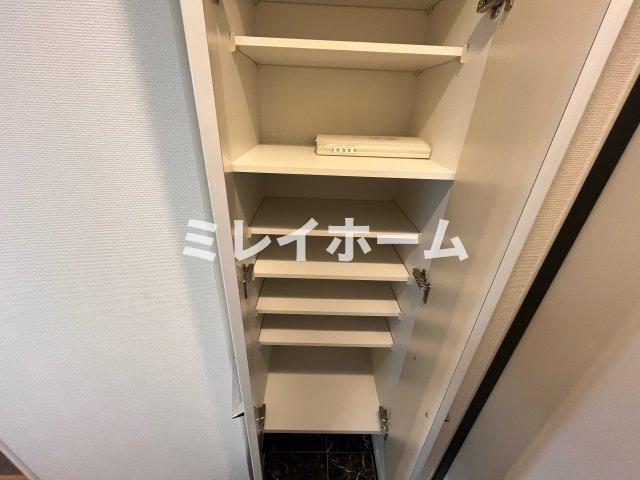 玄関　同建物内別のお部屋の参考写真になります。