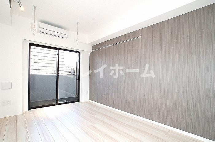 居室・リビング　同建物内別のお部屋の参考写真になります。