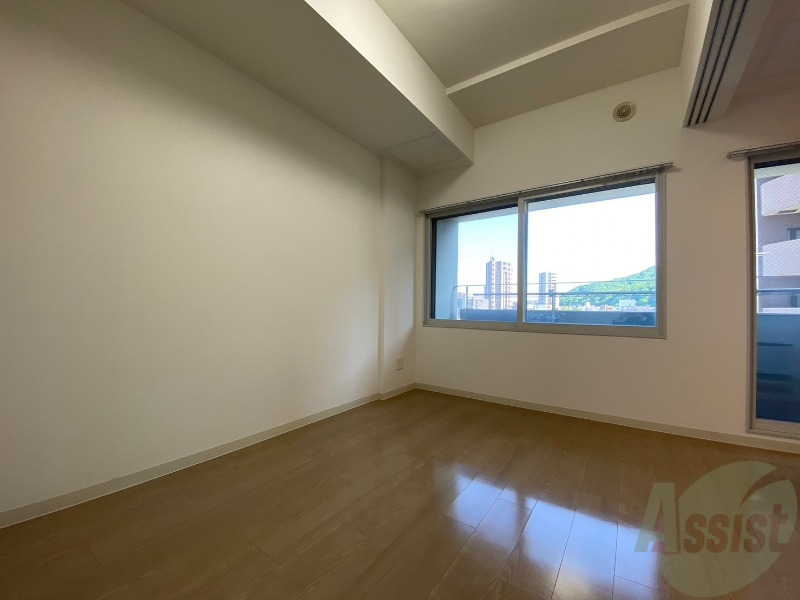 その他部屋・スペース　寝室はこちらです。光が差し込む、温かみのあるお部屋です。