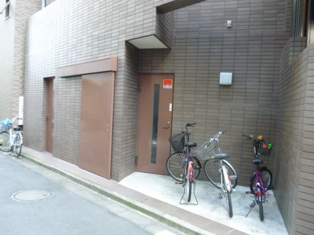 その他　建物裏手の敷地です