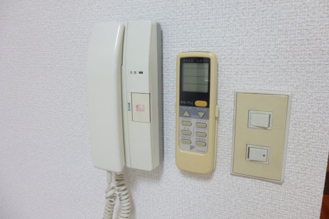 セキュリティ　モニター付きインターホンに変わってます。