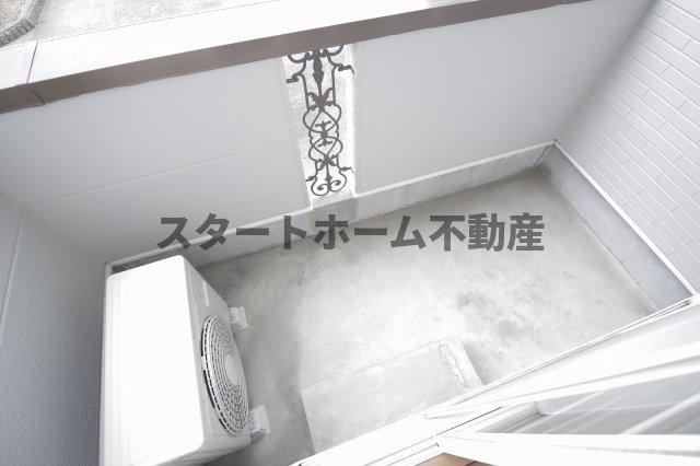 バルコニー　外からの目が気にならないバルコニーで洗濯物が干せます