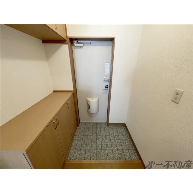 コンフォール葵B棟の玄関写真