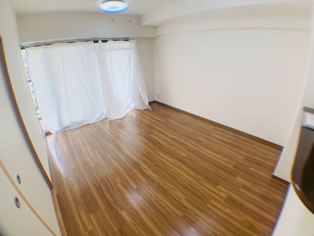 居室・リビング　床色が落ち着いた色合いで綺麗です♪