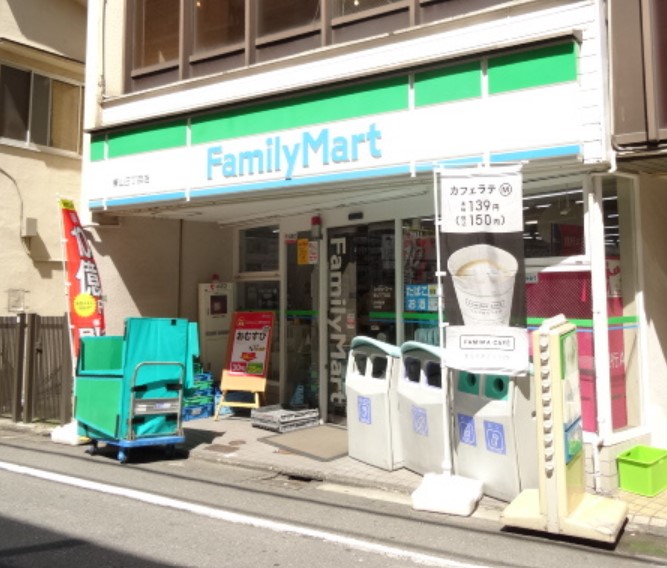 コンビニ　ファミリーマート東山三丁目店（コンビニ）まで30m